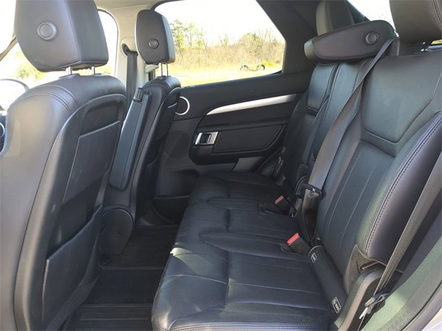 Used 2020 Land Rover Discovery Landmark image 12