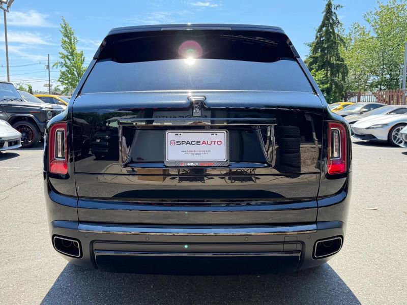 Used 2022 Rolls-Royce Cullinan Black Badge w/ Dark Exterior Package AWD/4WD image 7