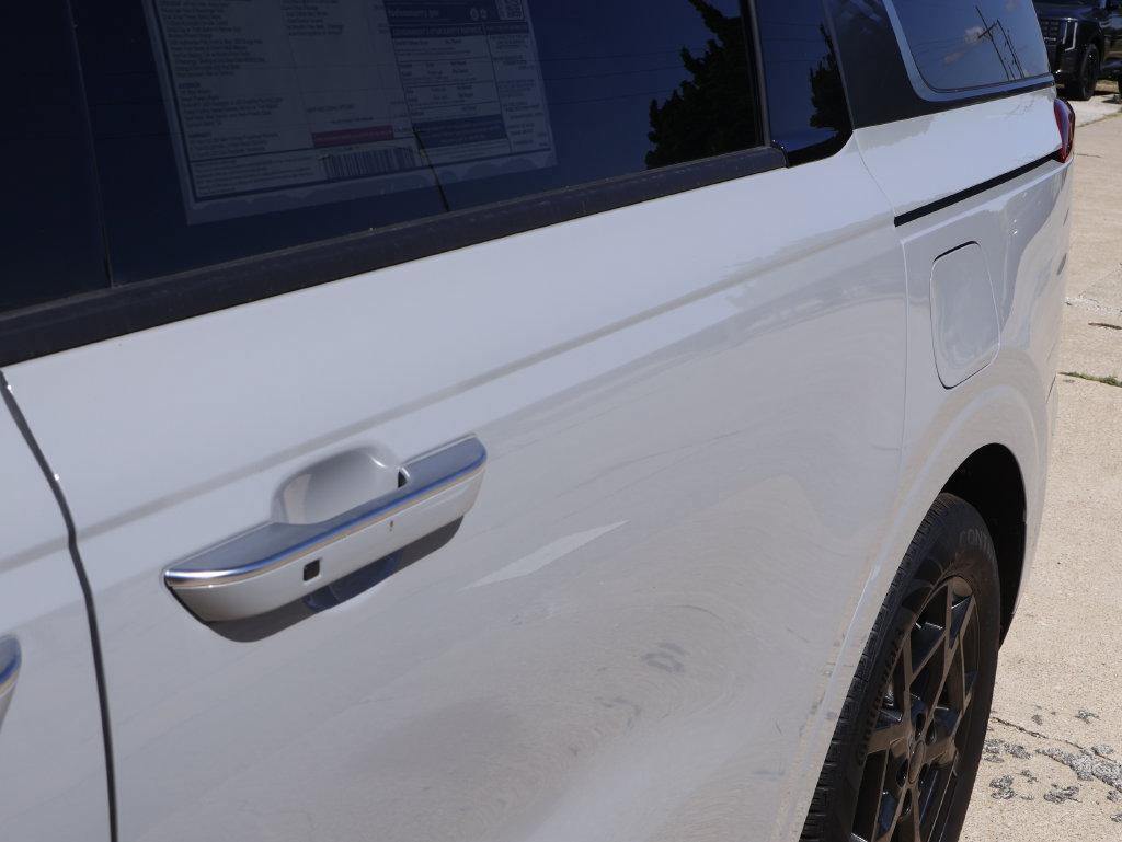 New 2027 Kia Carnival SX w/ Dark Edition Package FWD image 11