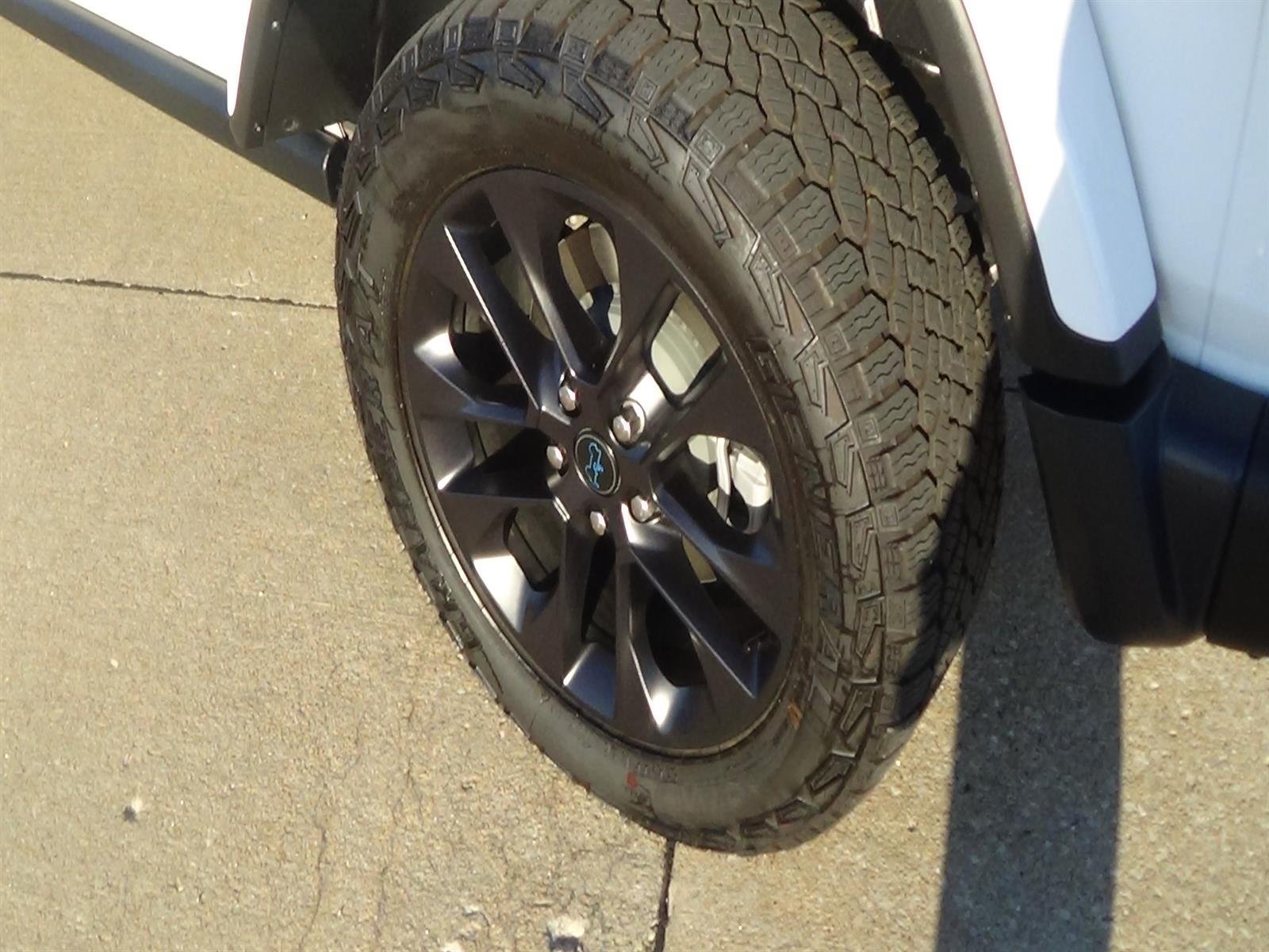 Used 2024 Jeep Wrangler Unlimited w/ Convenience Group AWD/4WD image 9