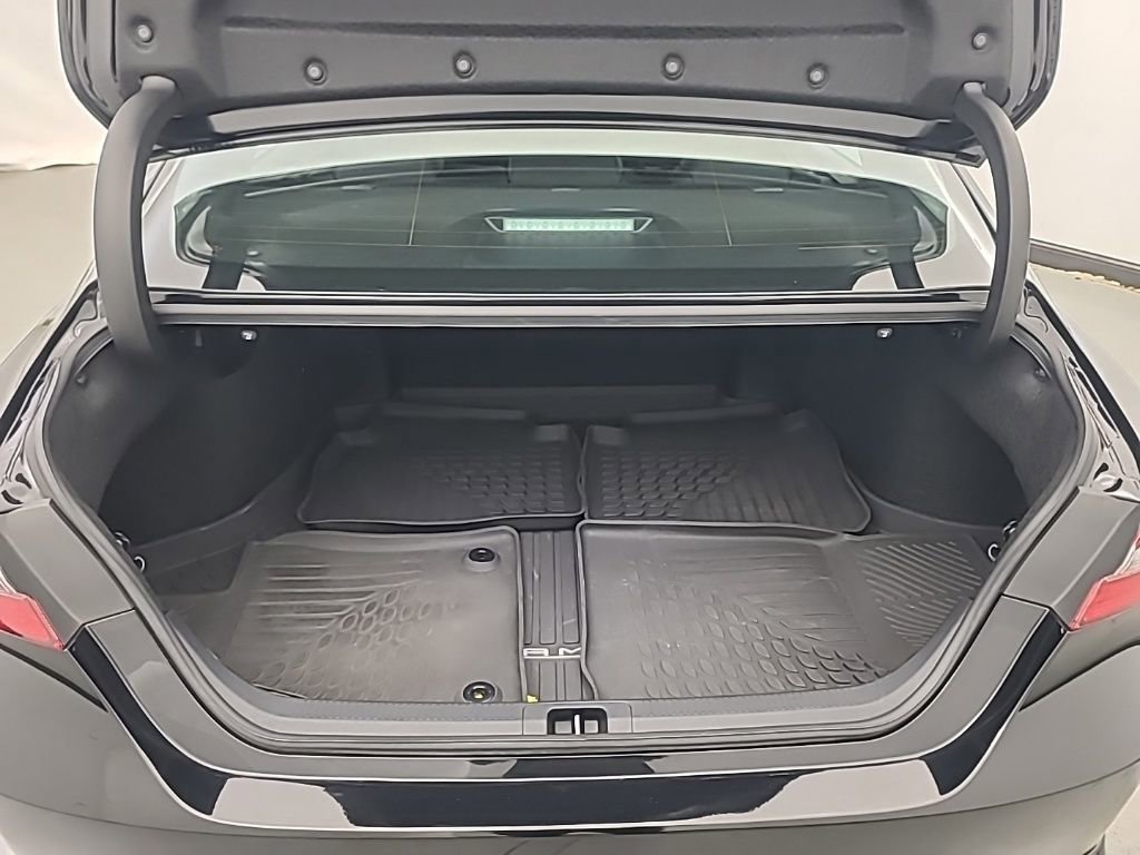 Used 2023 Toyota Camry SE w/ Cold Weather Package image 19