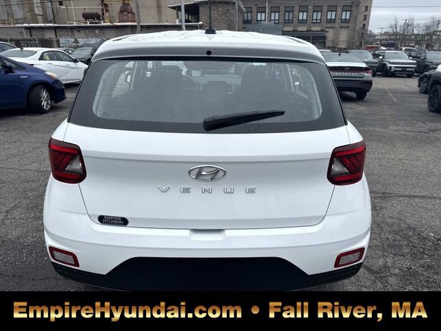 Used 2025 Hyundai Venue SE image 4