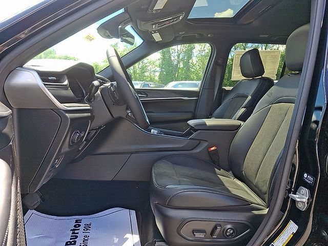 New 2026 Jeep Grand Cherokee Altitude AWD/4WD image 12