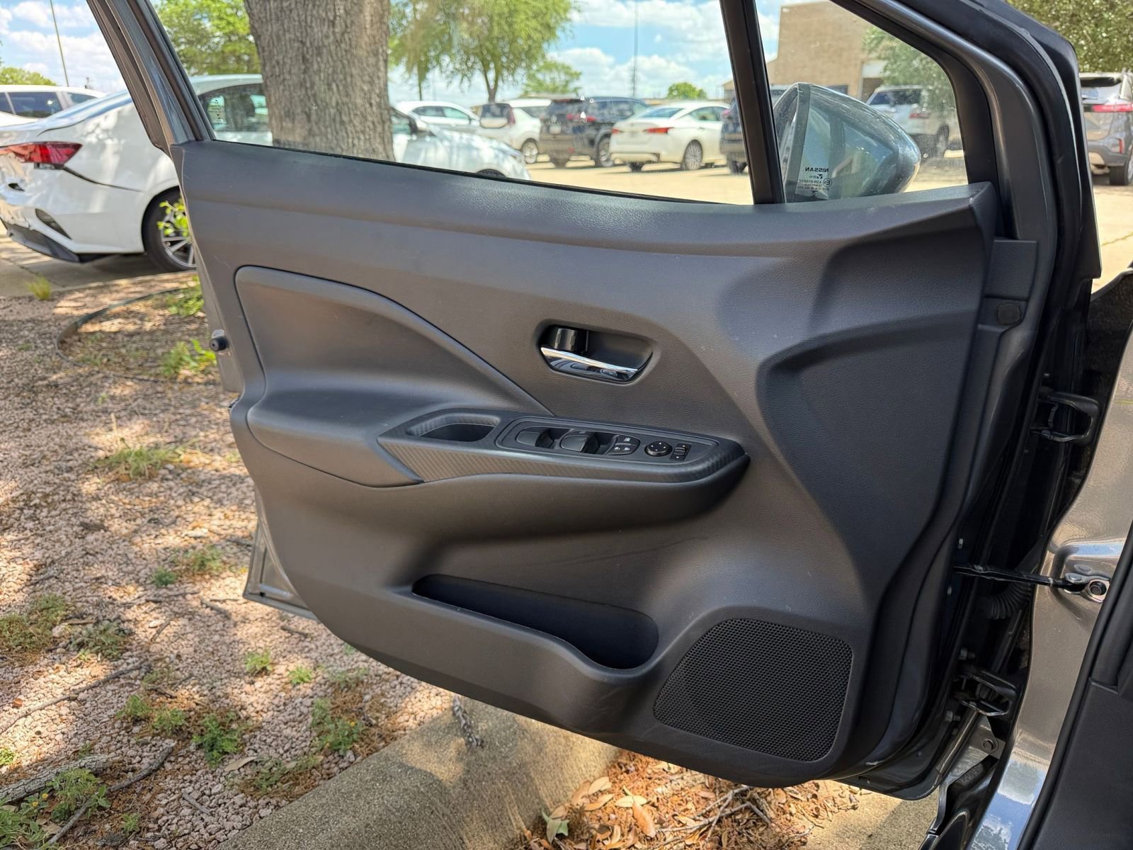 Used 2025 Nissan Versa SV w/ Trunk Package image 18