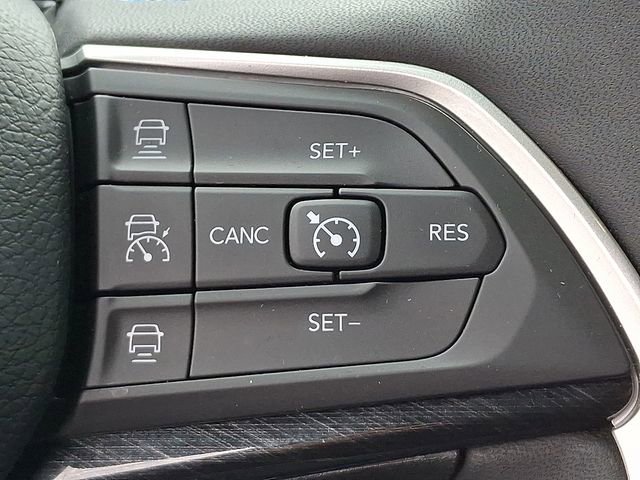 Used 2022 Jeep Grand Cherokee Trailhawk w/ Luxury Tech Group III image 22