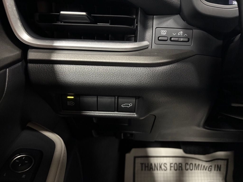 Used 2025 Toyota Grand Highlander AWD image 17