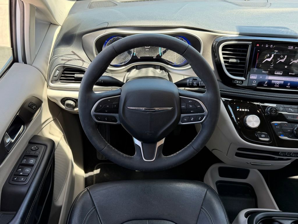 Used 2022 Chrysler Pacifica Touring-L FWD image 11