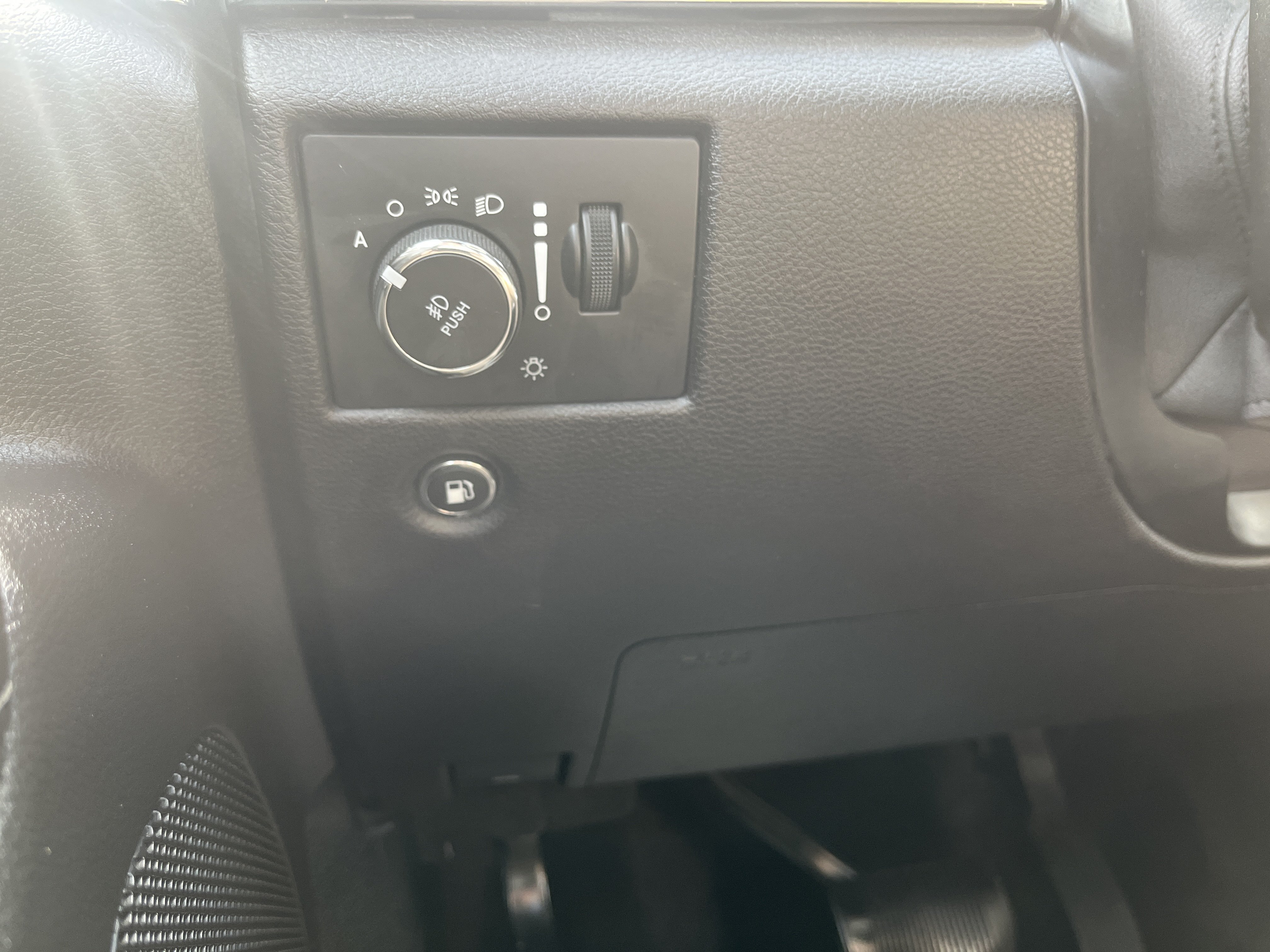 Used 2018 Jeep Grand Cherokee Limited w/ Trailer Tow Group IV AWD/4WD image 24