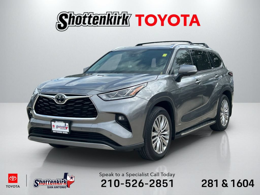 Certified 2025 Toyota Highlander Platinum AWD/4WD image 1