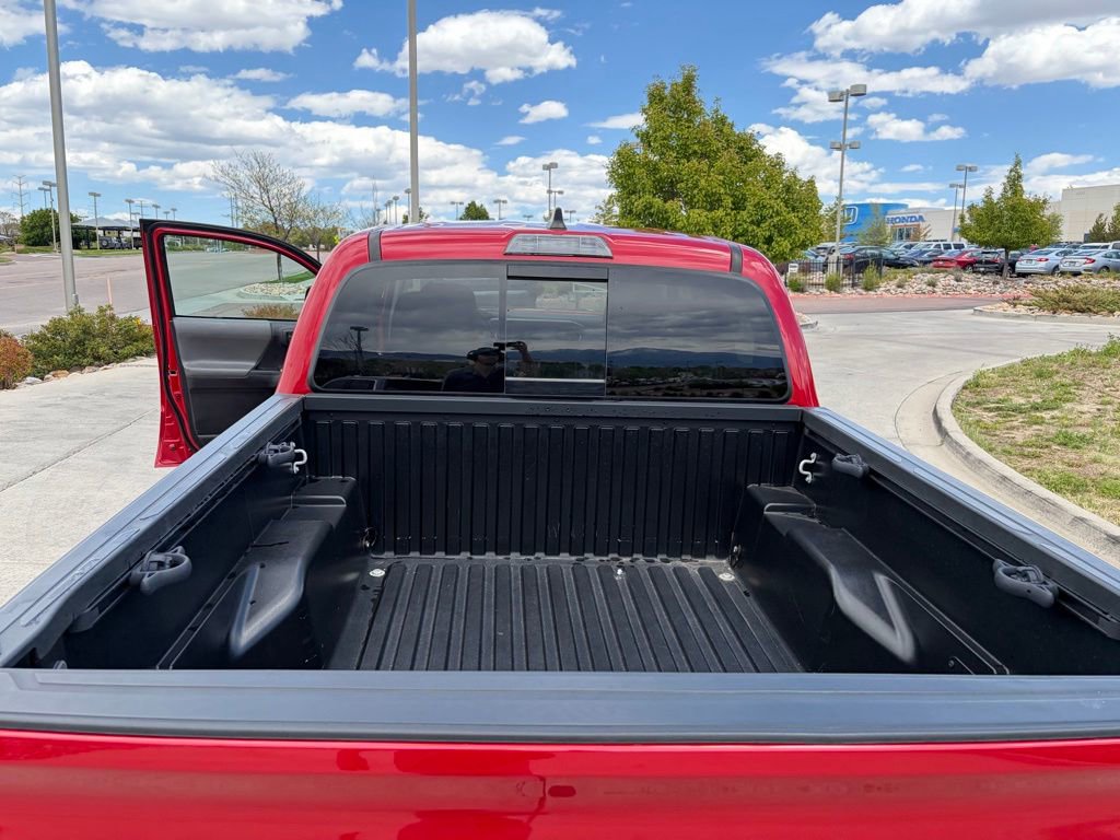 Used 2022 Toyota Tacoma SR5 AWD/4WD image 21