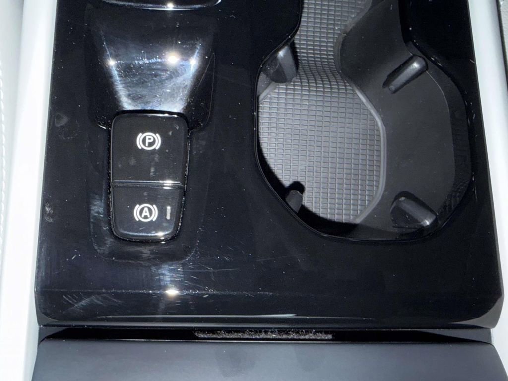 Certified 2024 Volvo XC40 B5 Ultimate w/ Protection Package Premier AWD/4WD image 21