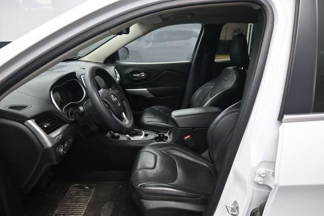 Used 2018 Jeep Cherokee Overland AWD/4WD image 15