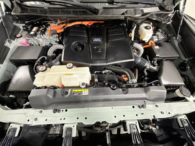 Used 2024 Toyota Tundra Platinum AWD/4WD image 30