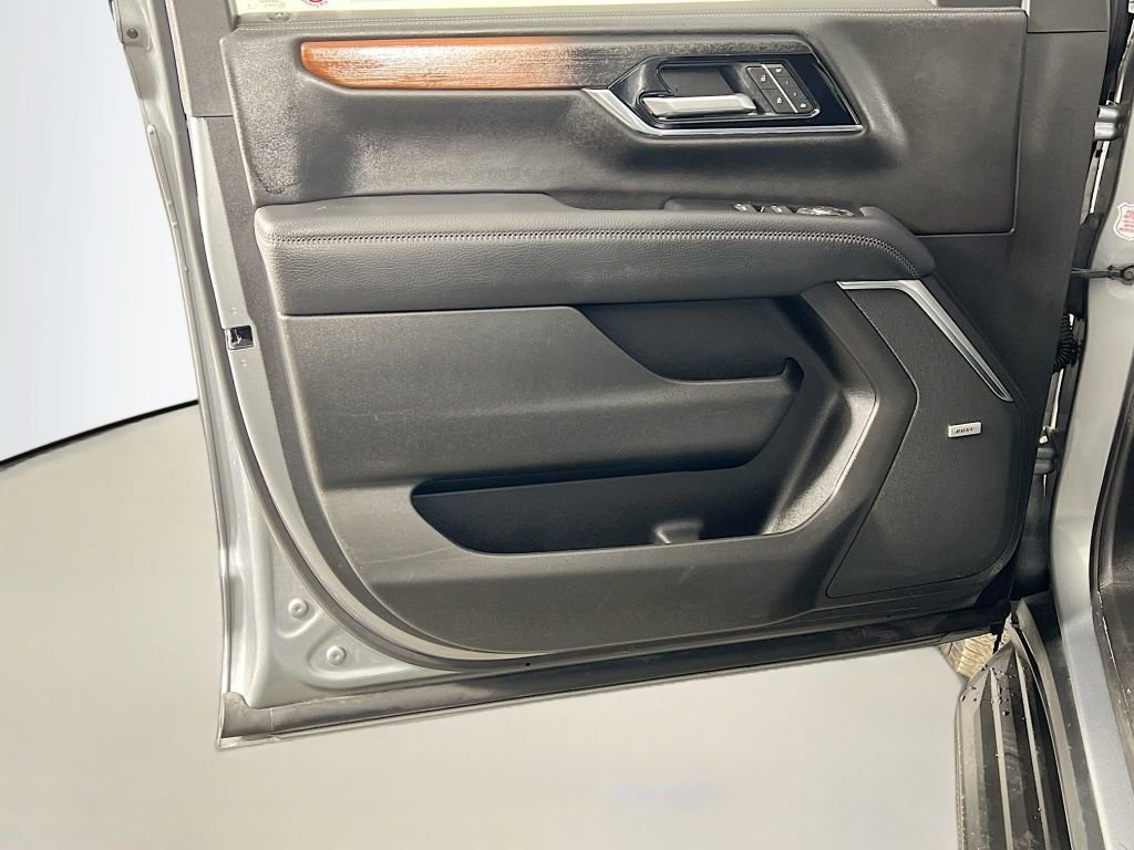 Used 2025 GMC Yukon Denali image 17