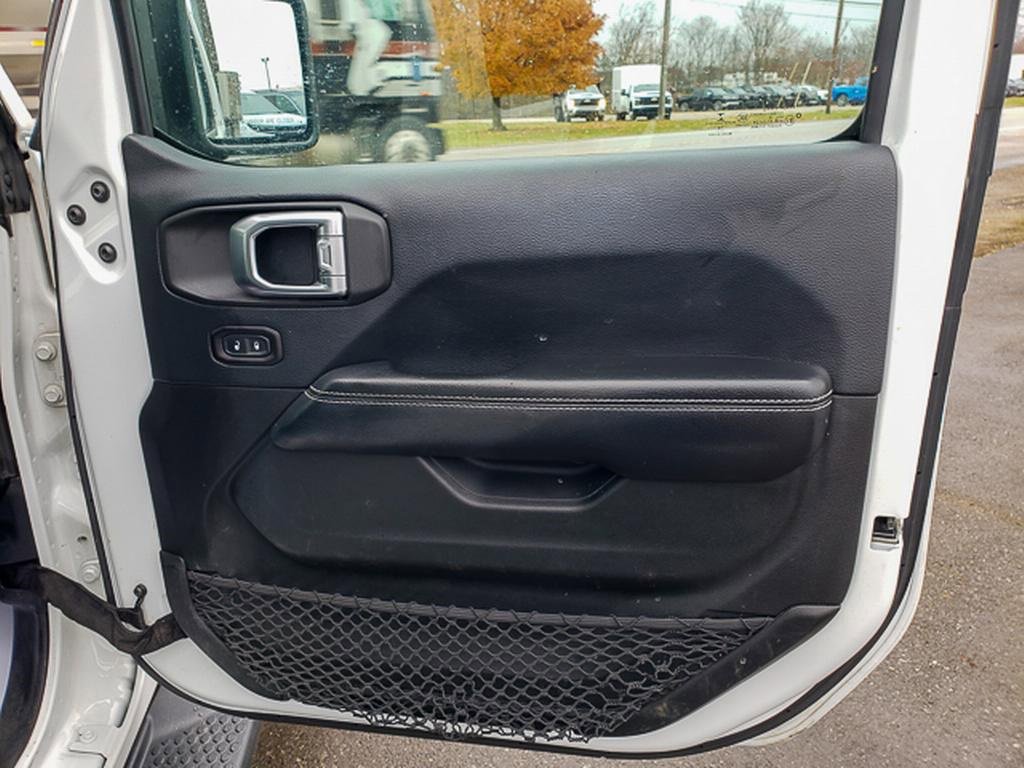 Used 2018 Jeep Wrangler Unlimited Sahara w/ Dual Top Group image 30