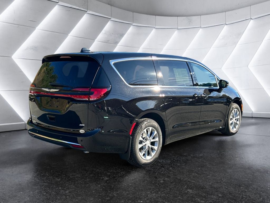 New 2026 Chrysler Pacifica Select image 6
