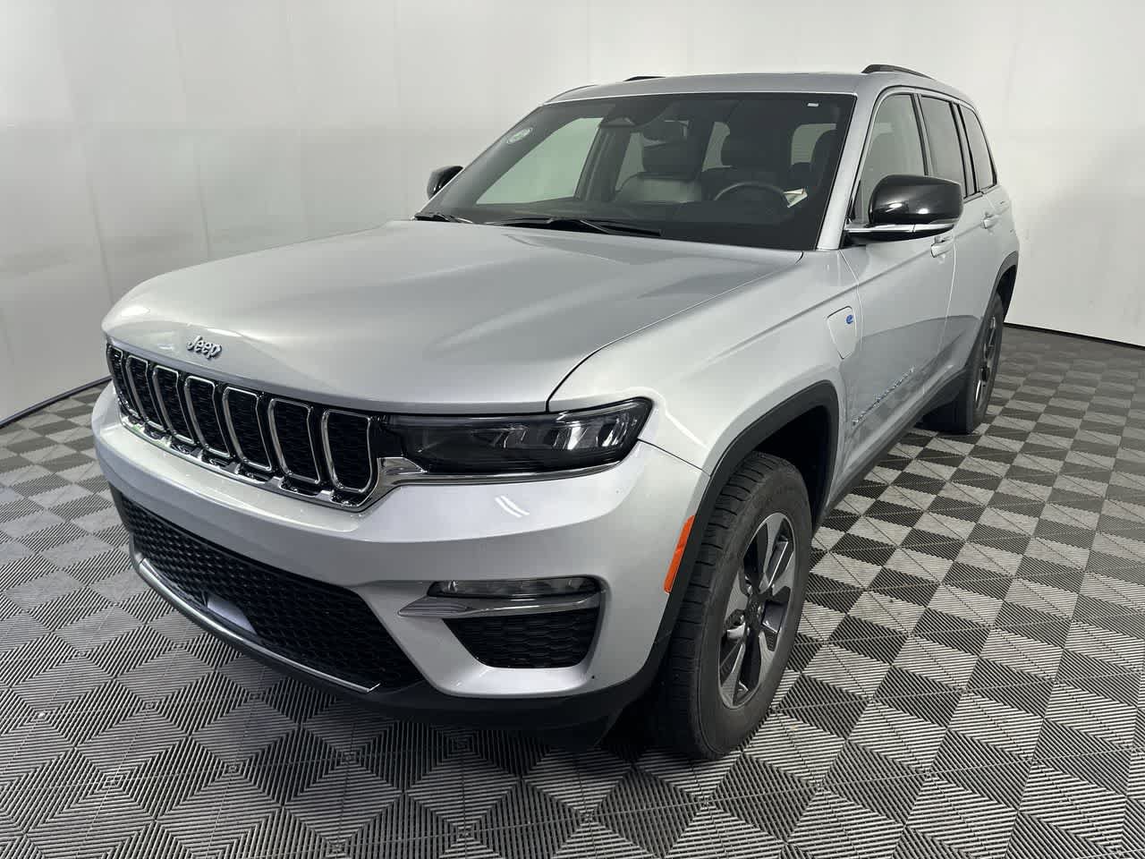 Used 2024 Jeep Grand Cherokee Limited 4xe AWD/4WD image 14
