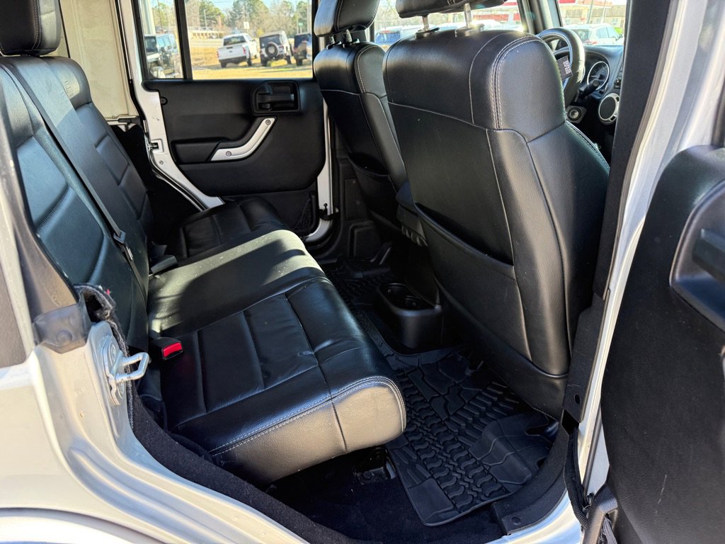 Used 2012 Jeep Wrangler Unlimited Sahara w/ Connectivity Group AWD/4WD image 10