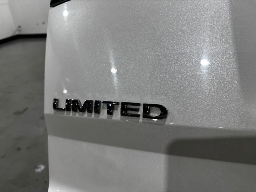 Used 2015 Ford Explorer XLT w/ Equipment Group 202B image 33