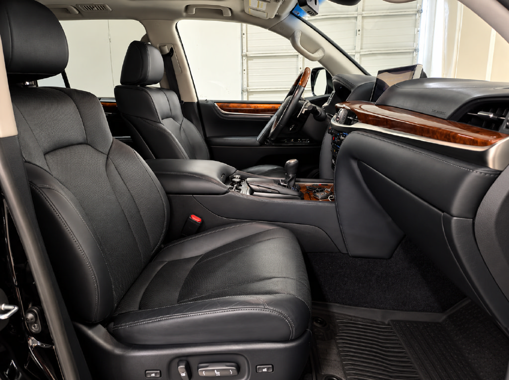 Used 2016 Lexus LX 570 4WD w/ Luxury Package image 11