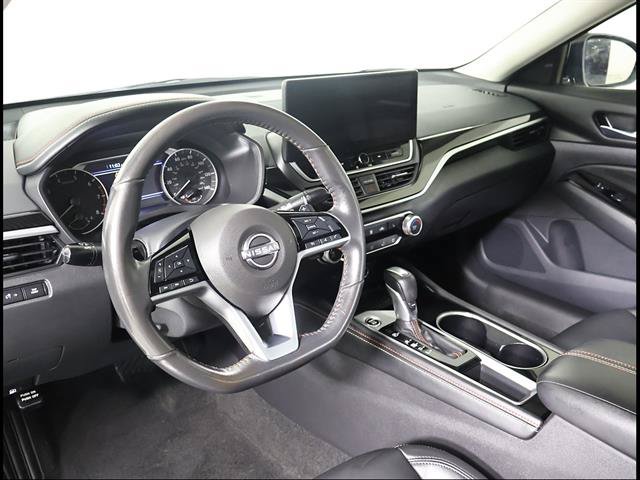 Used 2024 Nissan Altima 2.5 SR w/ SR Premium Package FWD image 6