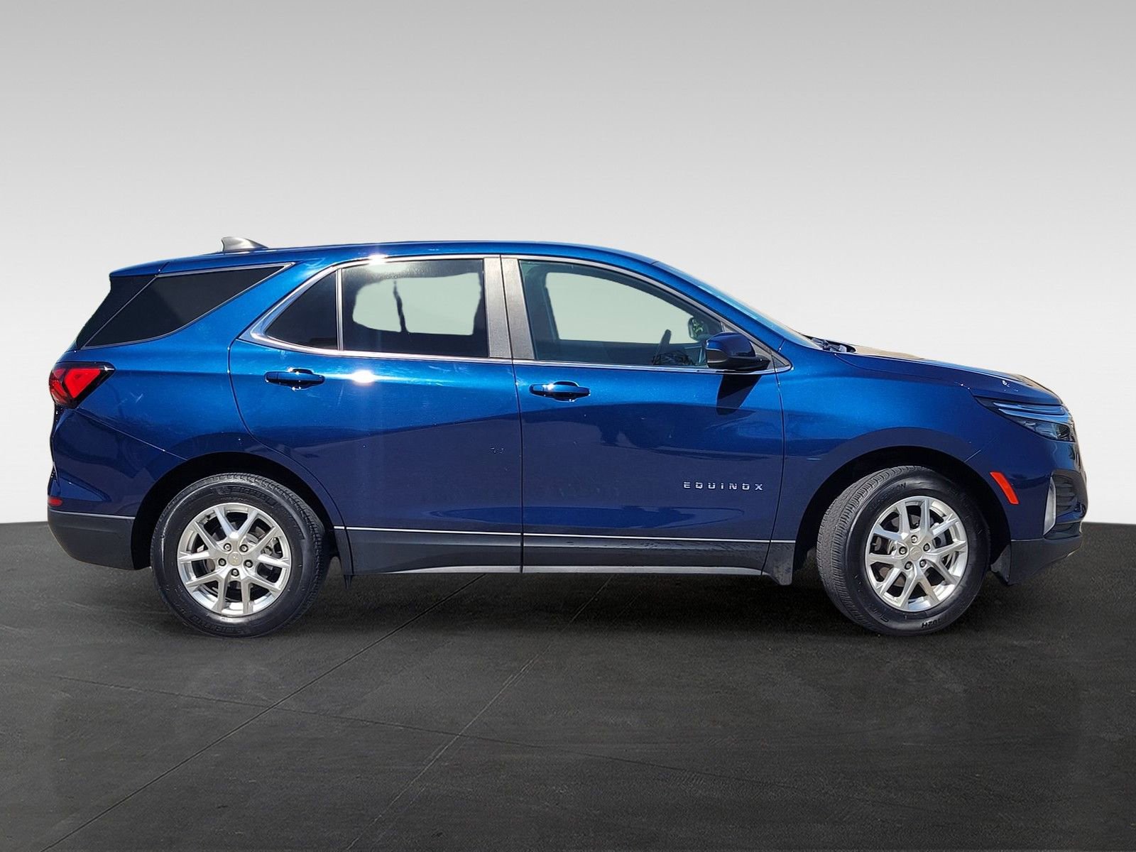 Used 2022 Chevrolet Equinox LT image 3