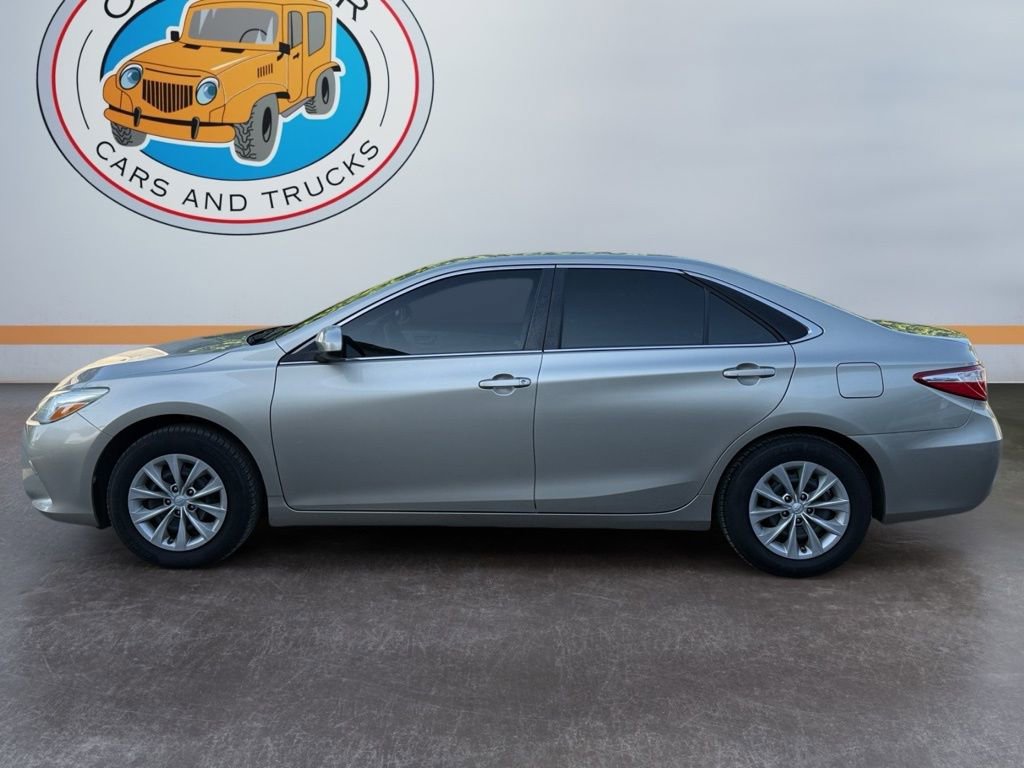 Used 2015 Toyota Camry LE image 3