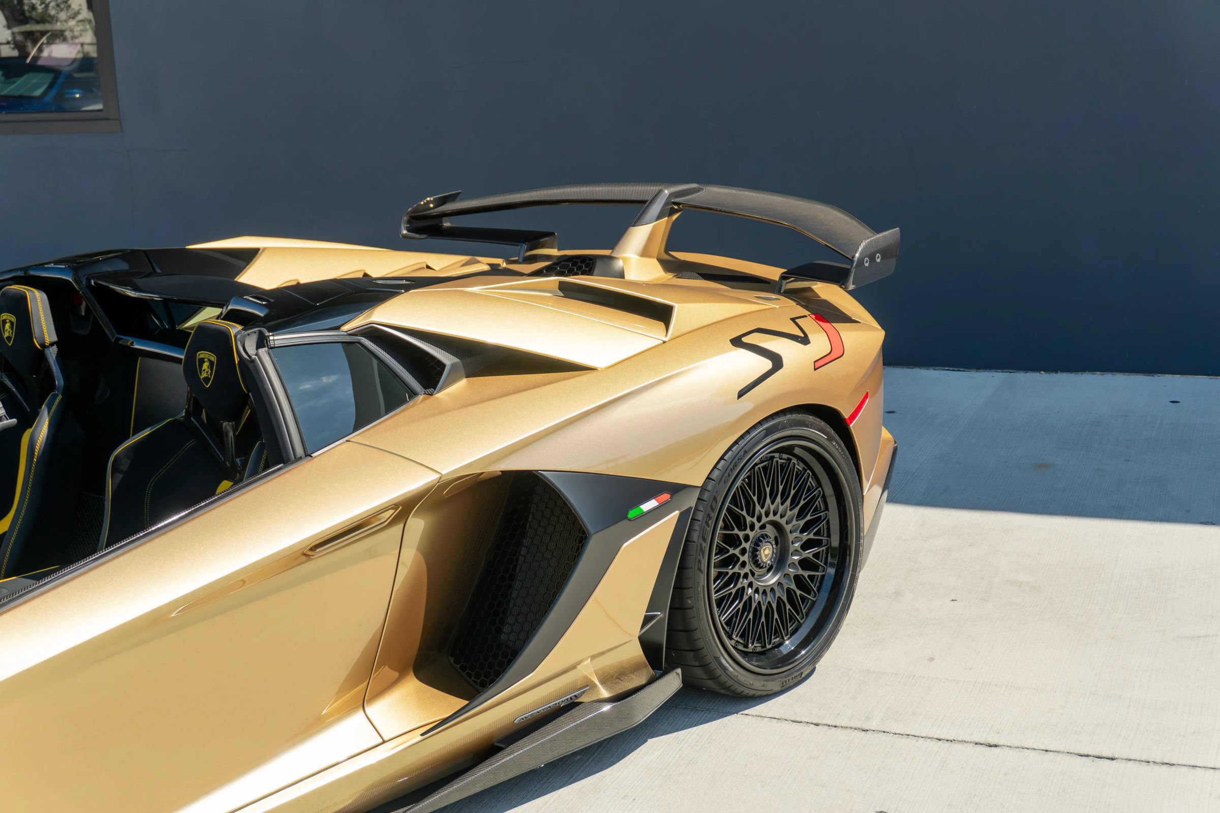 Used 2020 Lamborghini Aventador SVJ AWD/4WD image 28