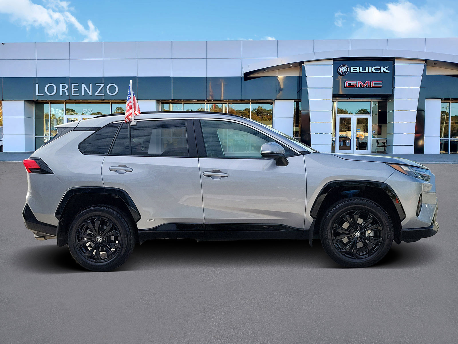 Used 2024 Toyota RAV4 SE image 4