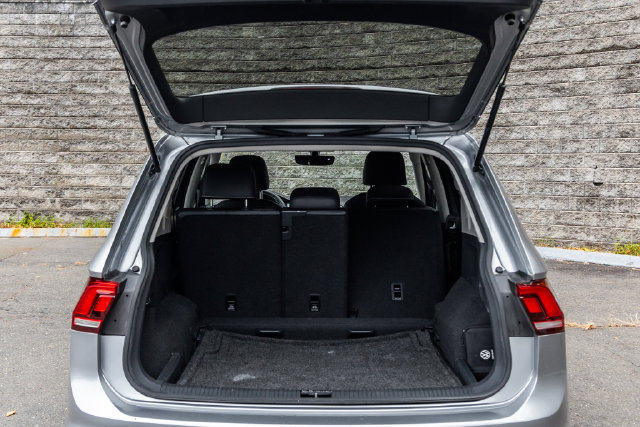 Used 2021 Volkswagen Tiguan SE w/ Panoramic Sunroof Package AWD/4WD image 18