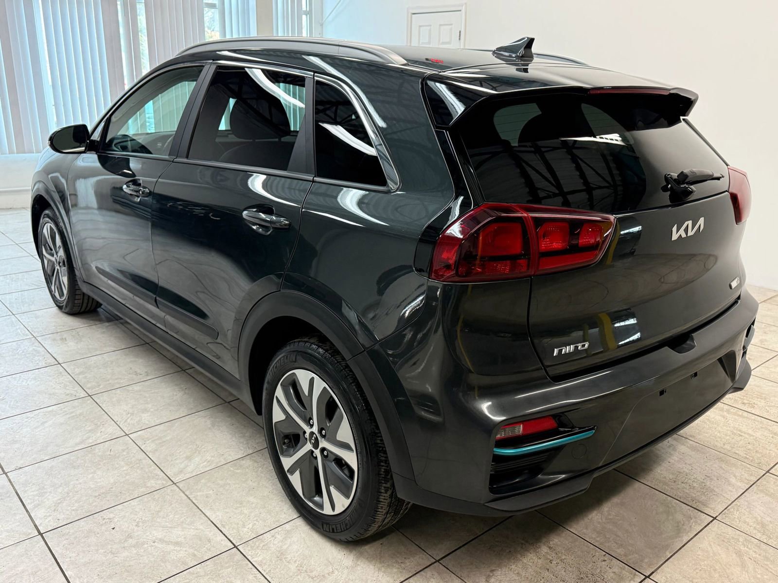 Used 2022 Kia Niro EX w/ Cold Weather Package image 7