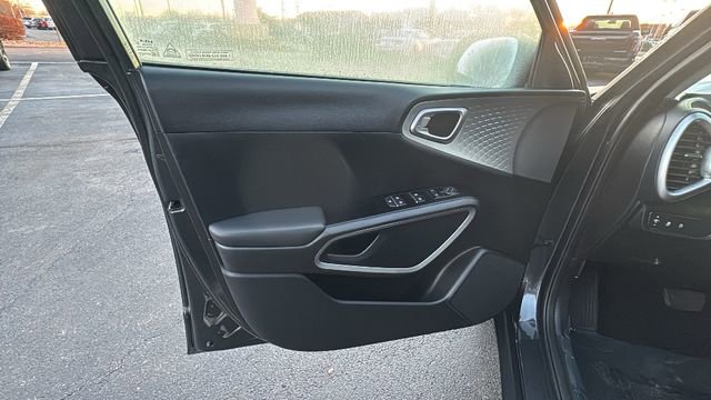 Used 2024 Kia Soul LX w/ Option Group 015 image 11