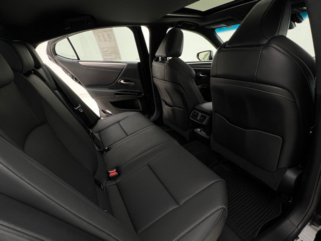 Certified 2022 Lexus ES 300h F Sport w/ Accessory Package FWD image 17