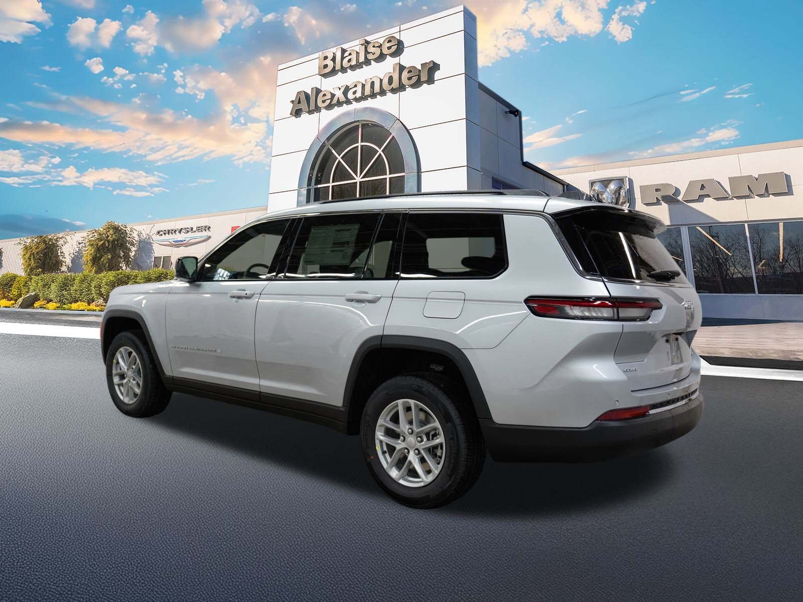 New 2026 Jeep Grand Cherokee L Laredo image 11