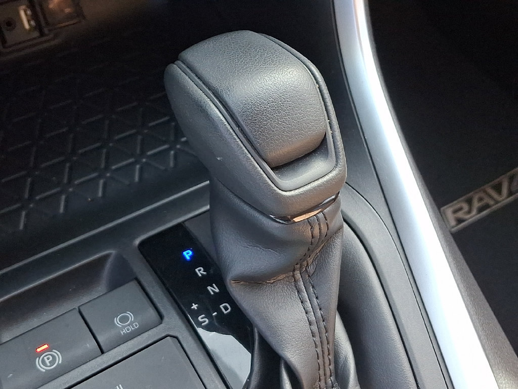 Used 2019 Toyota RAV4 LE w/ Carpet Mat Package AWD/4WD image 14