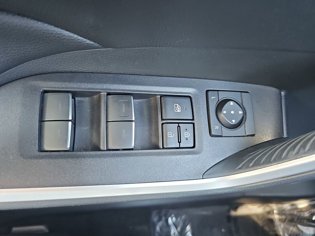 Used 2023 Toyota RAV4 XLE Premium image 33