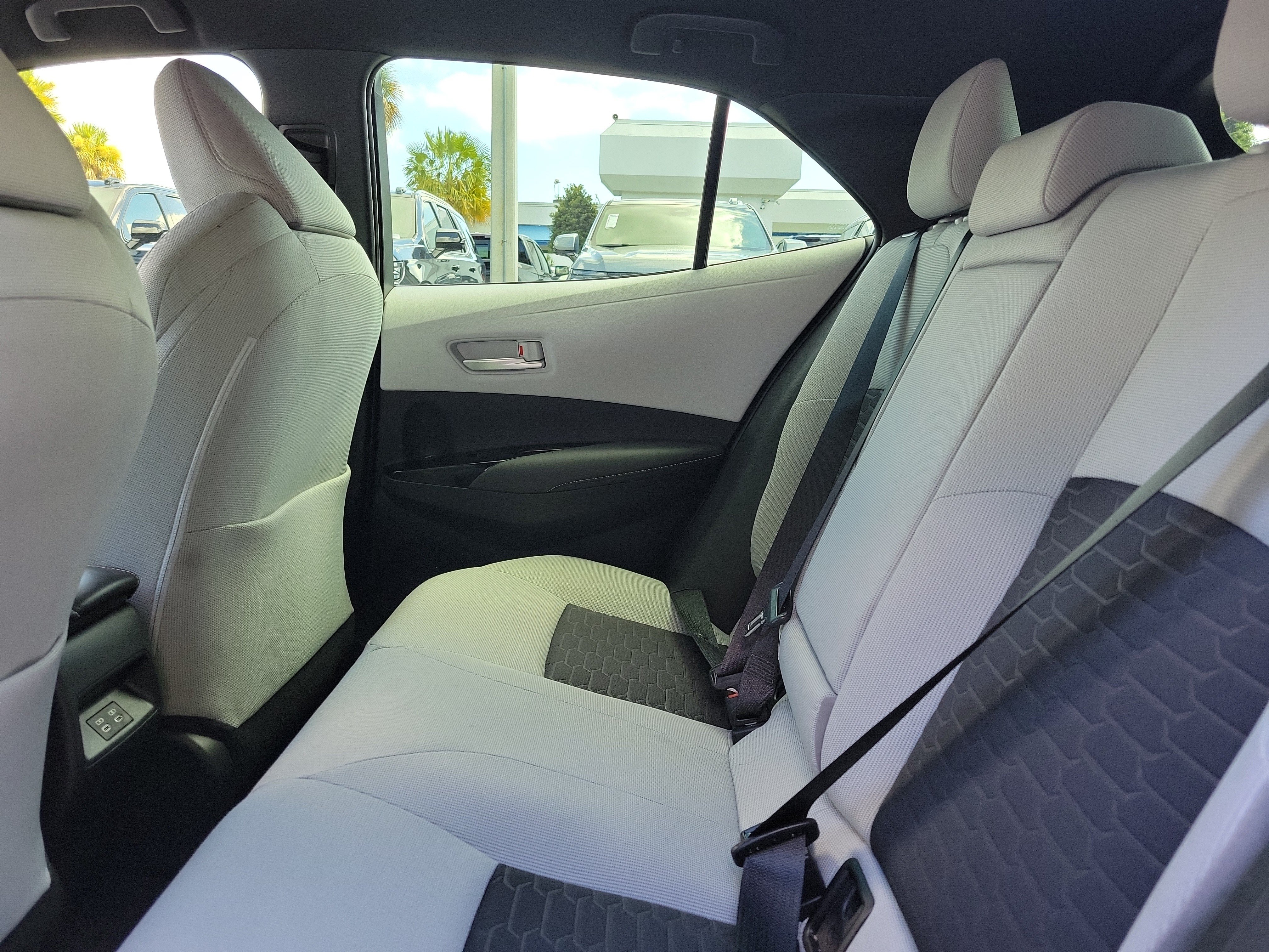 Used 2025 Toyota Corolla SE FWD image 15
