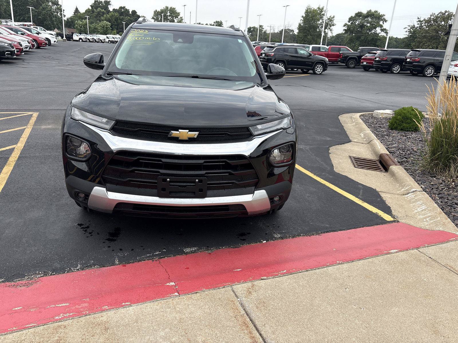 Used 2023 Chevrolet TrailBlazer LT AWD/4WD image 2