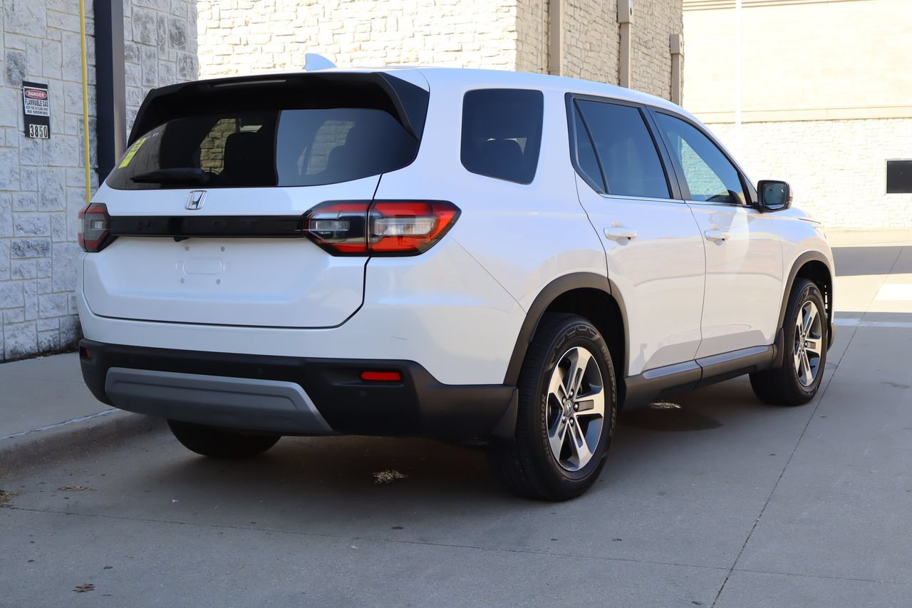 Used 2025 Honda Pilot EX-L image 3