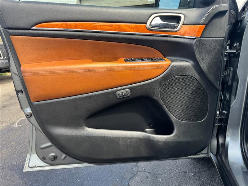 Used 2013 Jeep Grand Cherokee Overland image 28