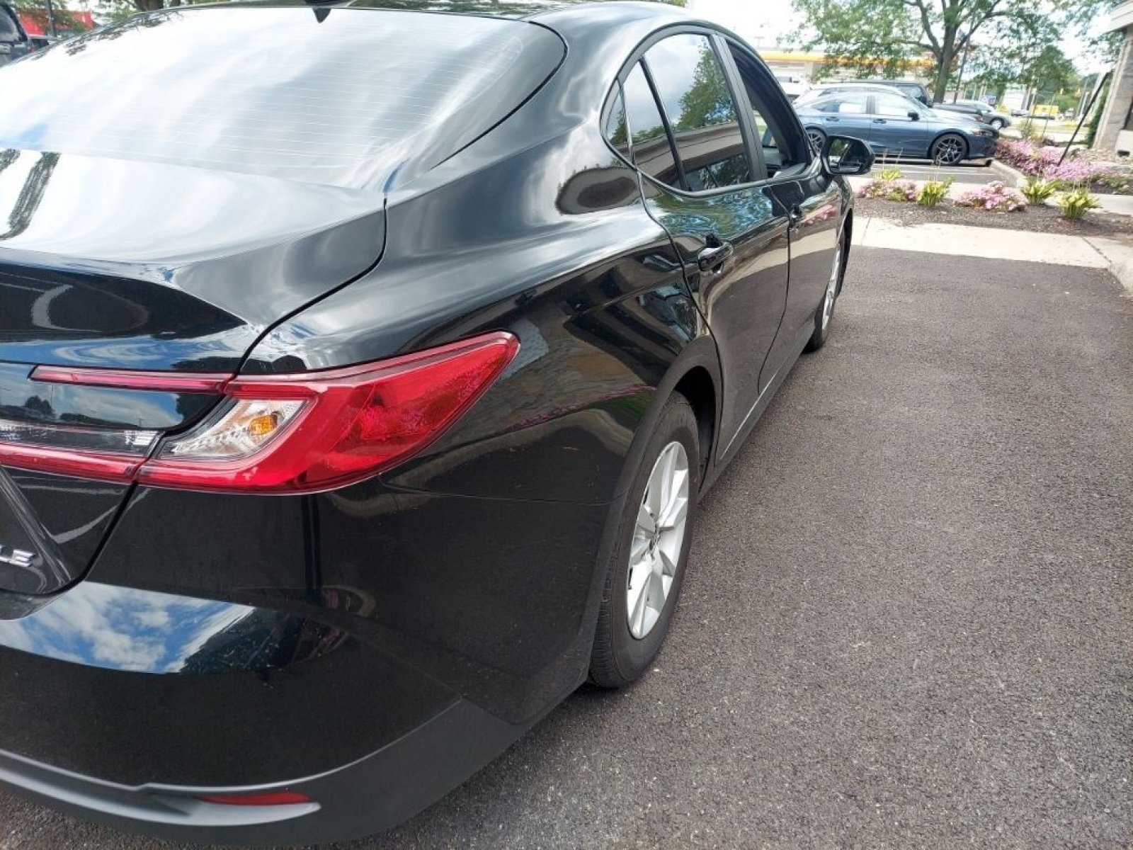 Used 2025 Toyota Camry LE FWD image 6