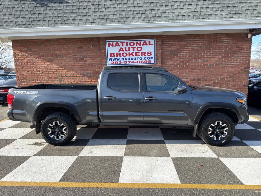 Used 2022 Toyota Tacoma TRD Off-Road image 2