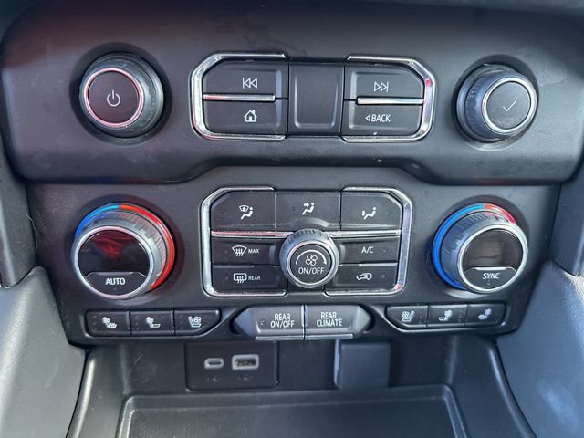 Used 2024 Chevrolet Suburban Premier image 20