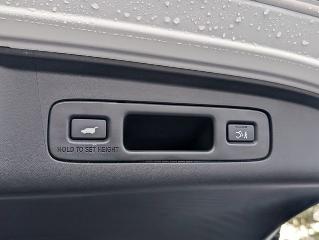 Certified 2025 Acura ADX FWD image 17