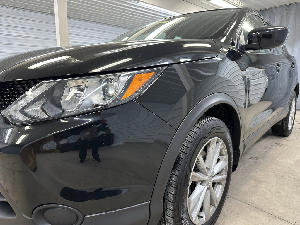 Used 2018 Nissan Rogue Sport S w/ S Appearance Package AWD/4WD image 30