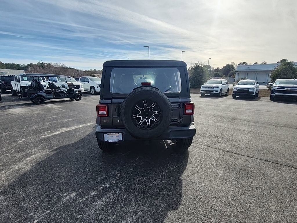 Used 2018 Jeep Wrangler Unlimited Sport AWD/4WD image 16