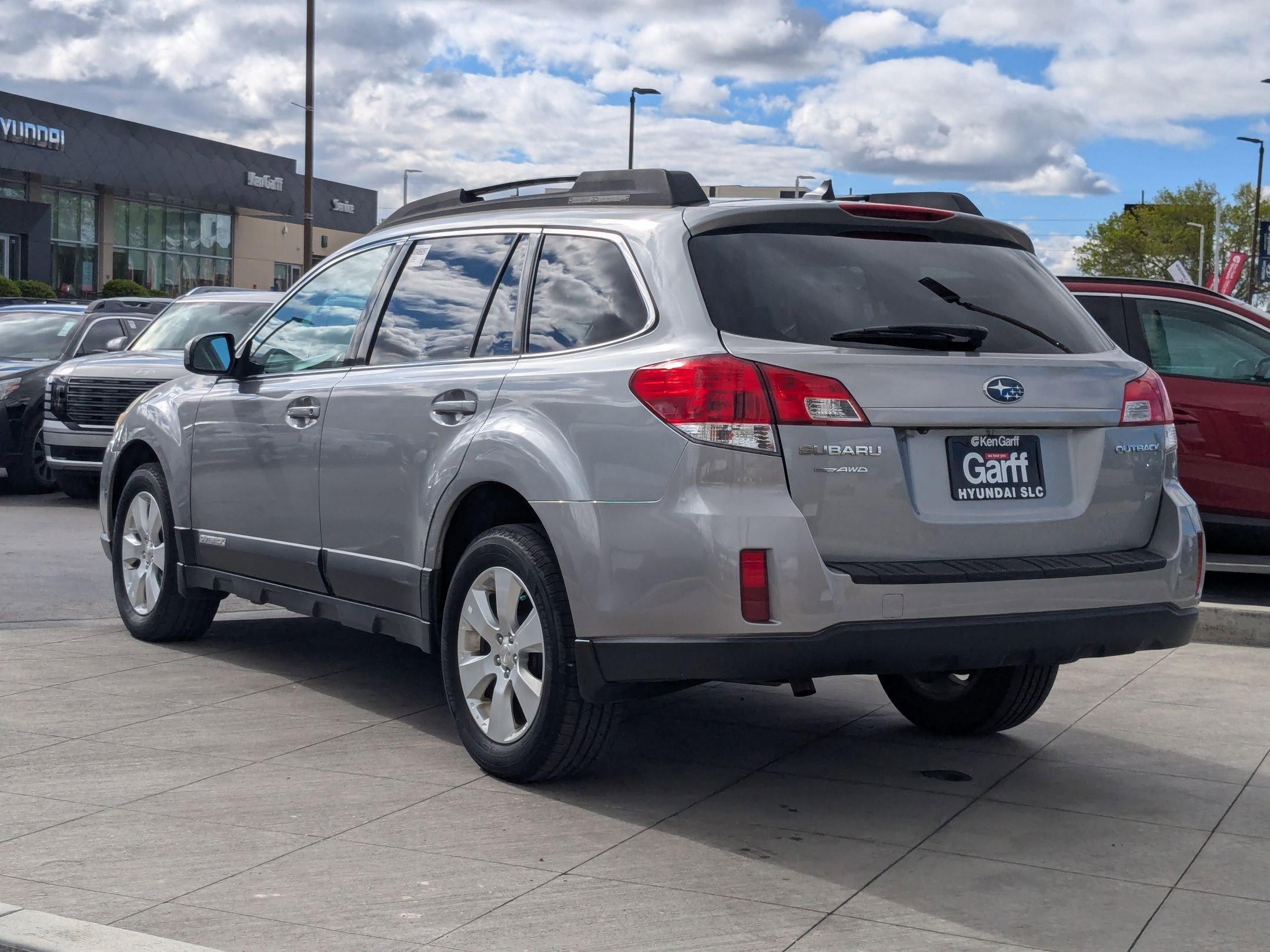 Used 2011 Subaru Outback 2.5i Limited w/ PWR Moonroof Pkg image 7