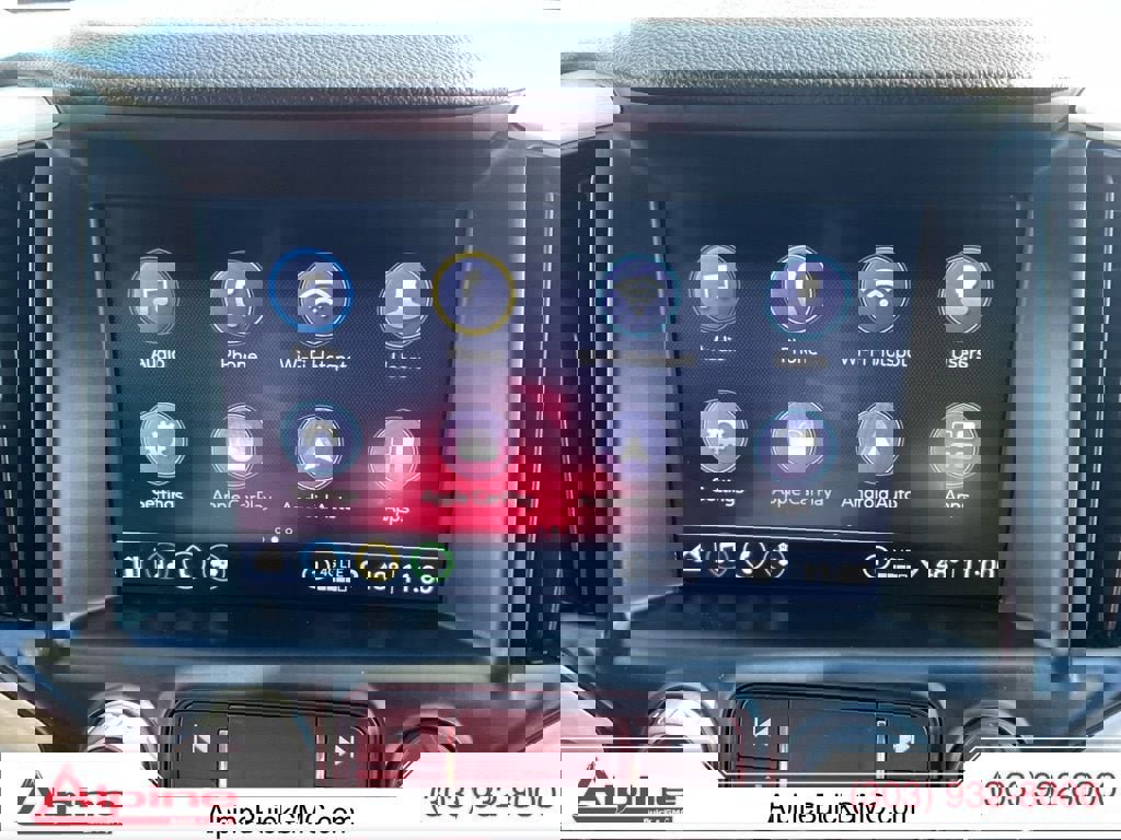 Used 2023 GMC Terrain SLT image 16