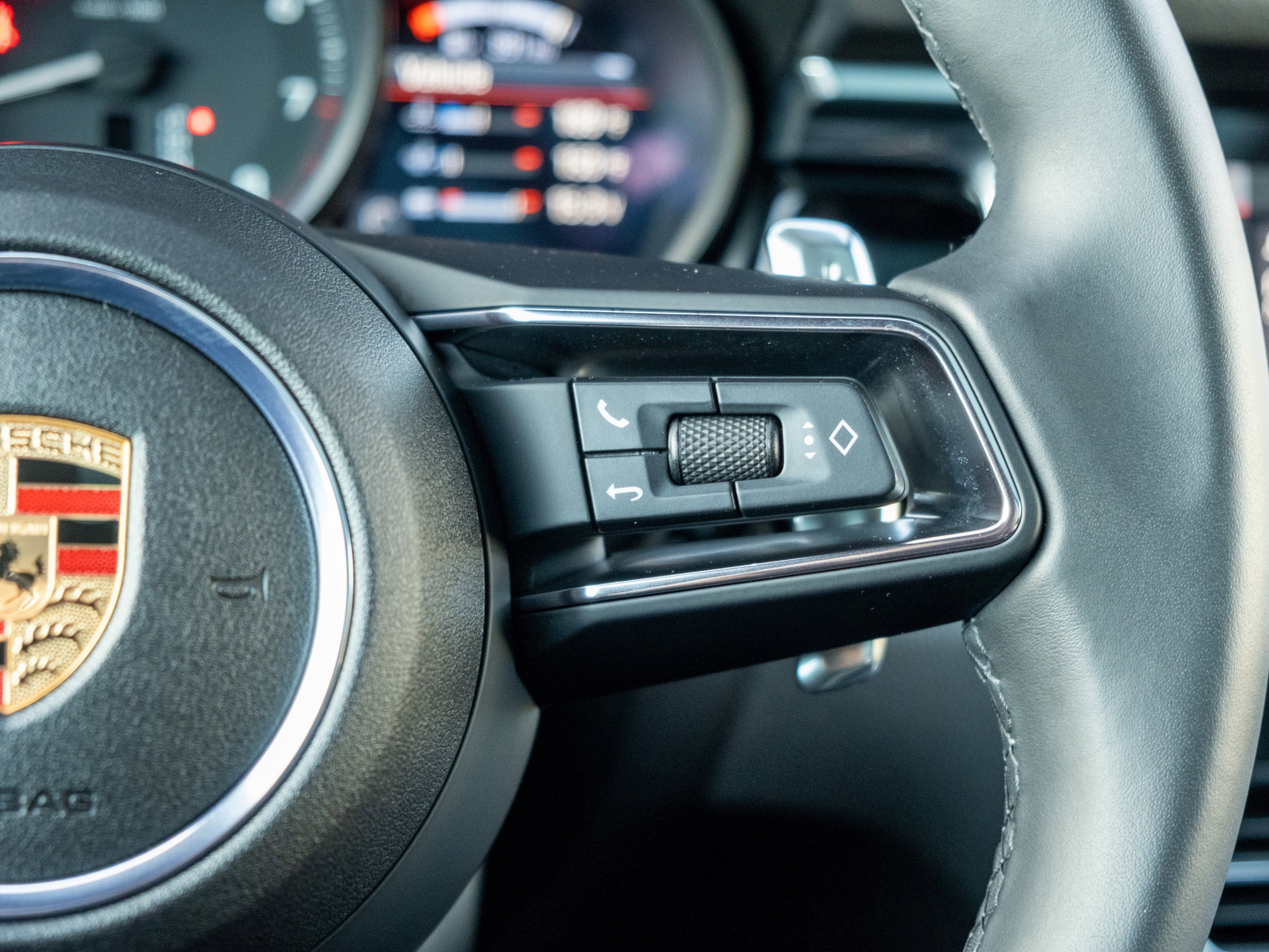 Certified 2025 Porsche Macan image 26