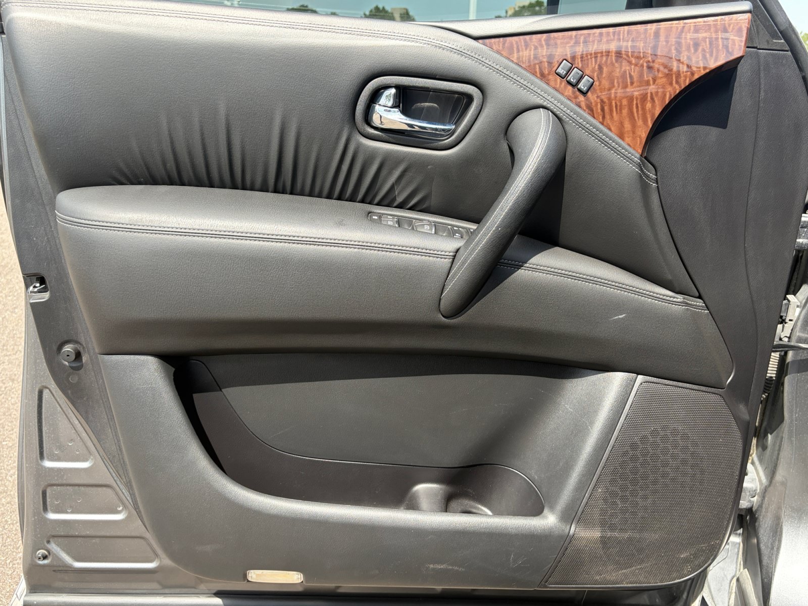 Used 2020 Nissan Armada Platinum w/ Captain's Chairs Package AWD/4WD image 13